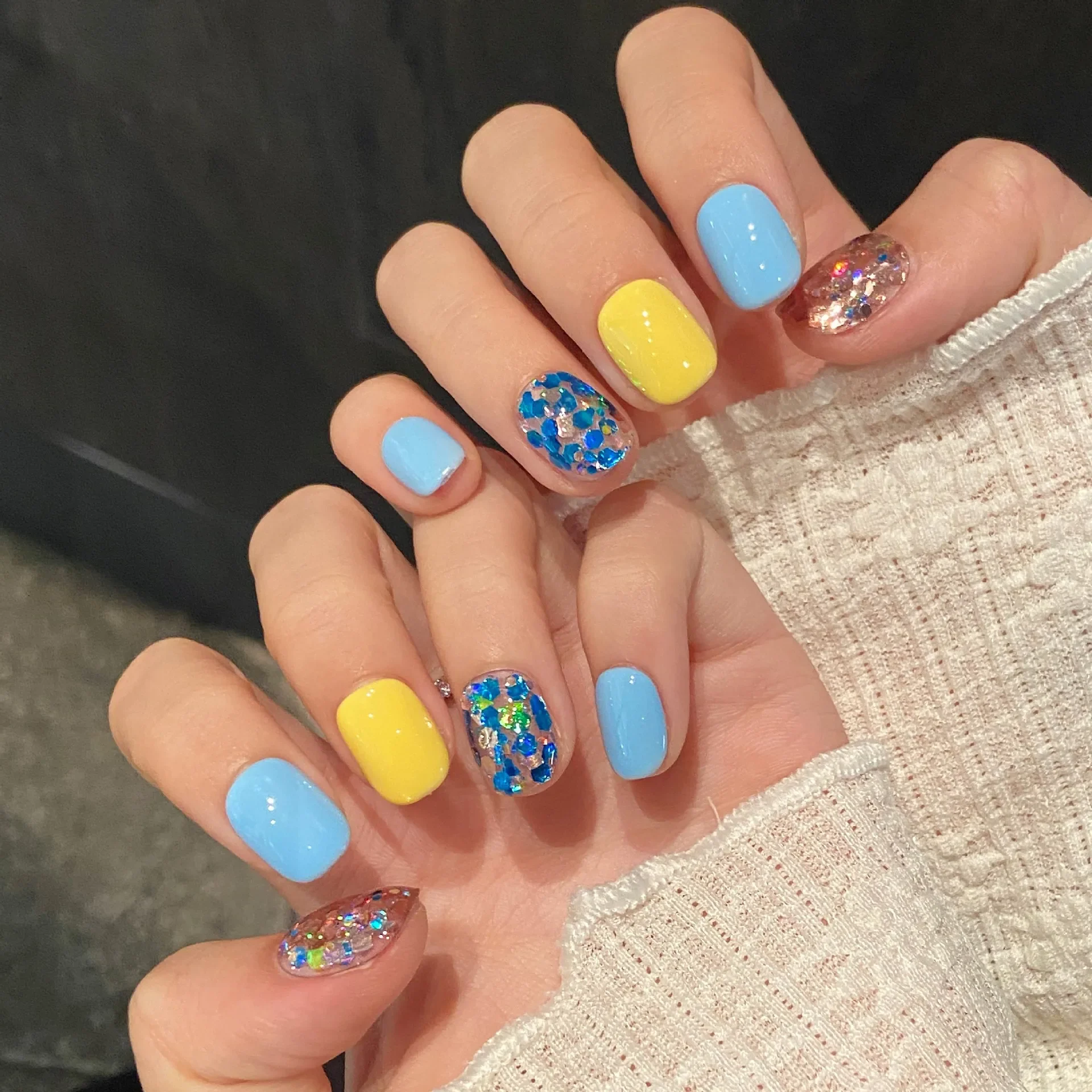 

10pcs Colorful Gradient Cat-Eye Nail Tips with Sparkling Accents - Removable Short Square Nail Extensions for Wedding Party Wear