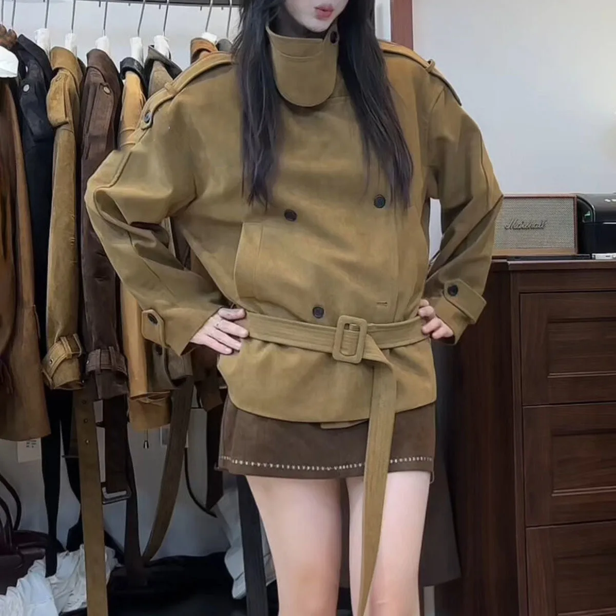 سترة نسائية كلاسيكية من جلد الغزال من KWTX بطية صدر مزدوجة مع حزام كاجوال ممتاز مريح وصل حديثًا لخريف وشتاء 2025