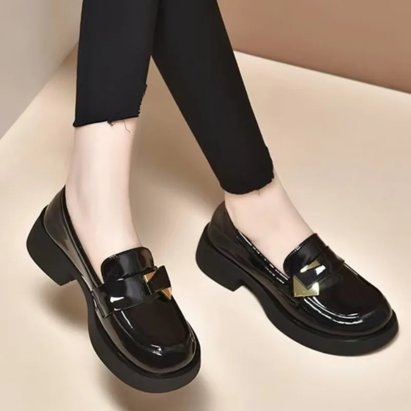 

Женские черные лоферы на платформе из лакированной кожи, модные черные деловые туфли, женские удобные универсальные туфли без шнуровки на плоской подошве