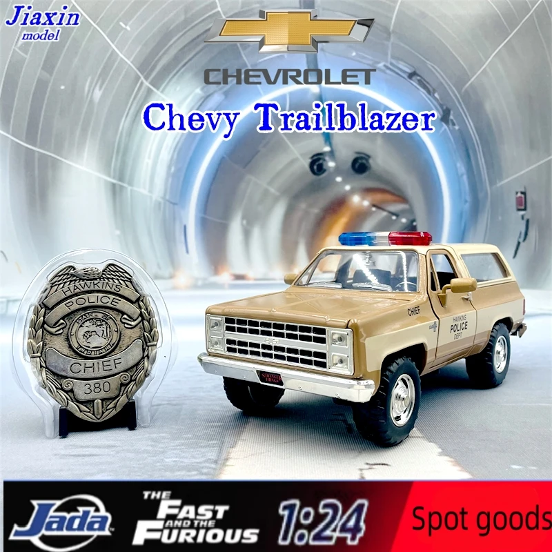 

JADA 1:24 Chevy Trailblazer police car rare alloy model for a child's birthday present