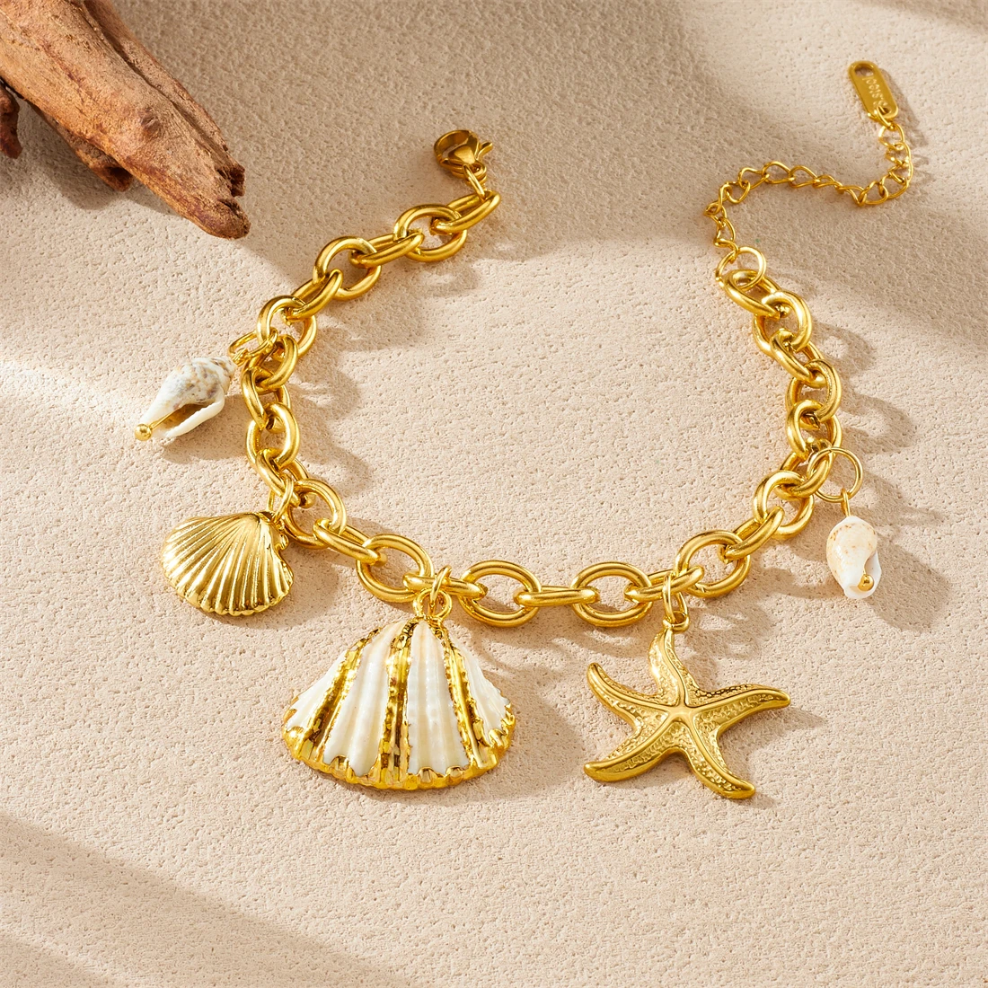Edelstahl-Armband im Ozean-Stil mit goldenem Seestern-, Jakobsmuschel- und Muschelanhänger für Damen, neu, wasserdicht, Schmuck für das Handgelenk