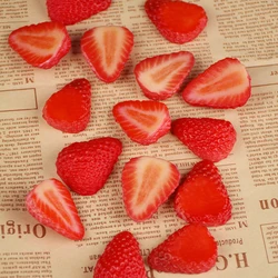 5pcs New Design PVC Realistic Display Small Round Faux Strawberry Flesh Slices Decor Fruits Fake Dessert Food Model Simulation