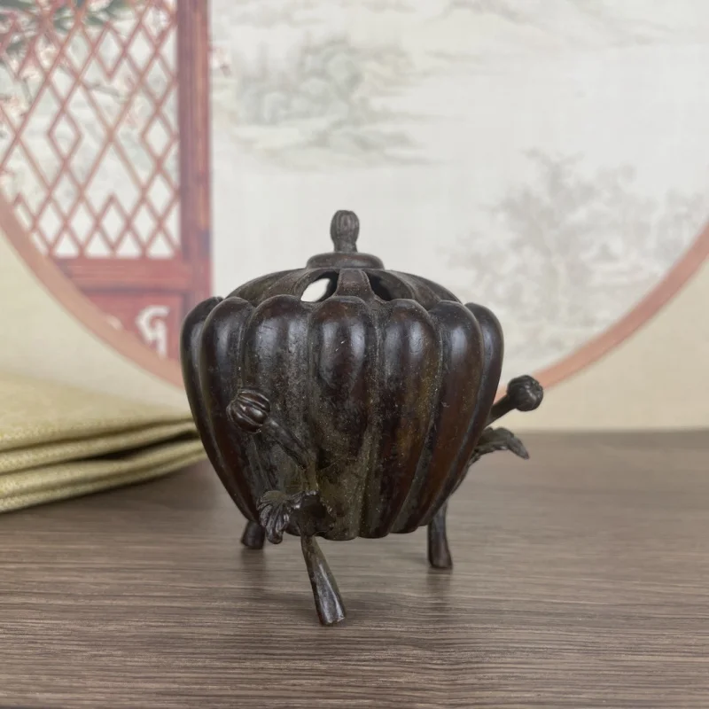 Antique Bronze Three-Legged Lotus Ornament, Retro Chinese Style Tea Table Home Decor Incense Burner Gift Decorati