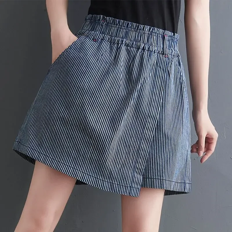 

Лето 2022, новые свободные корейские эластичные повседневные шорты с высокой талией, модные полосатые искусственные шорты из двух предметов, женская одежда