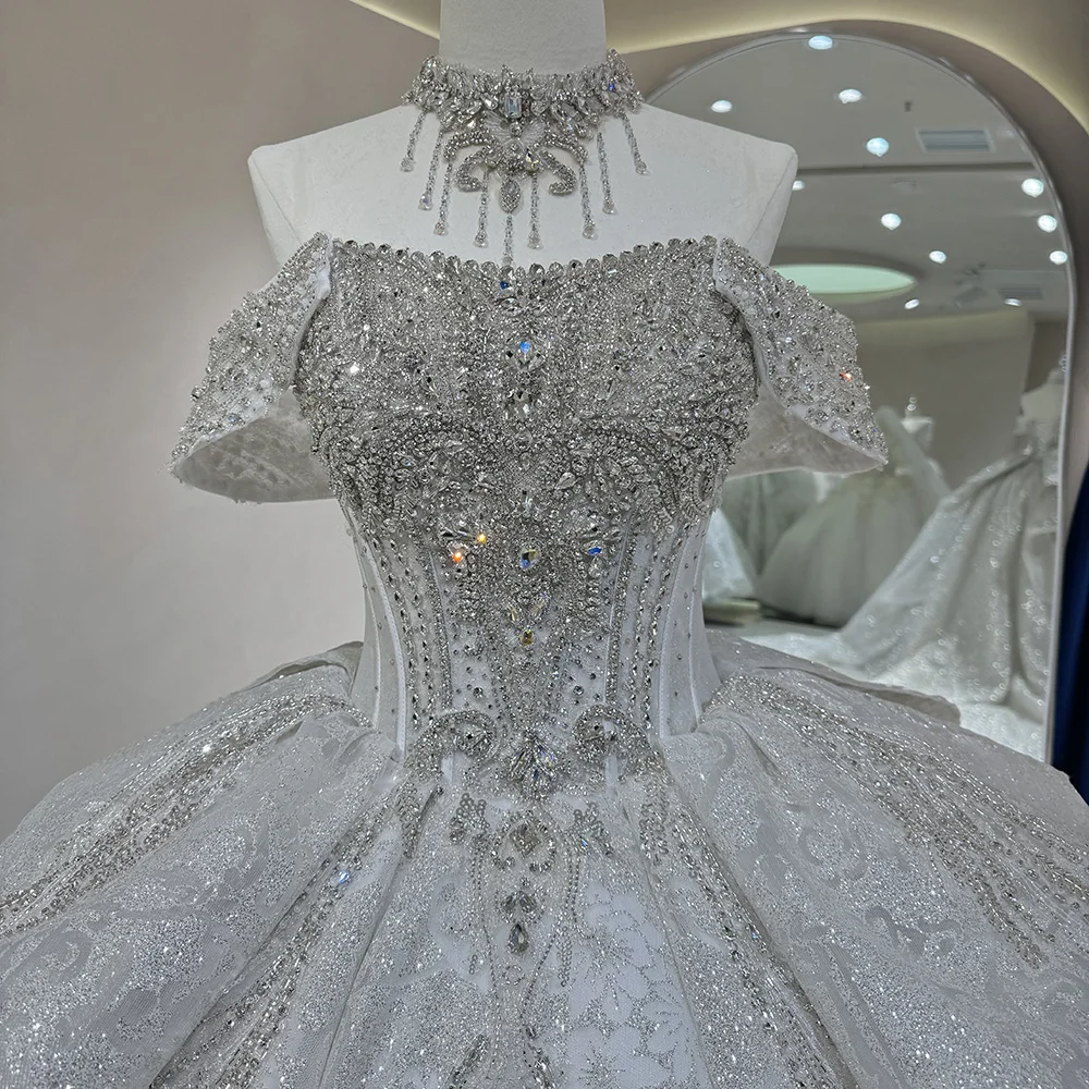 فستان زفاف أنيق لامع مطرز بالكامل مع فستان عروس الأميرة بأكمام قصيرة وكشكشة مخصصة فيستدو دي نوفيا #5