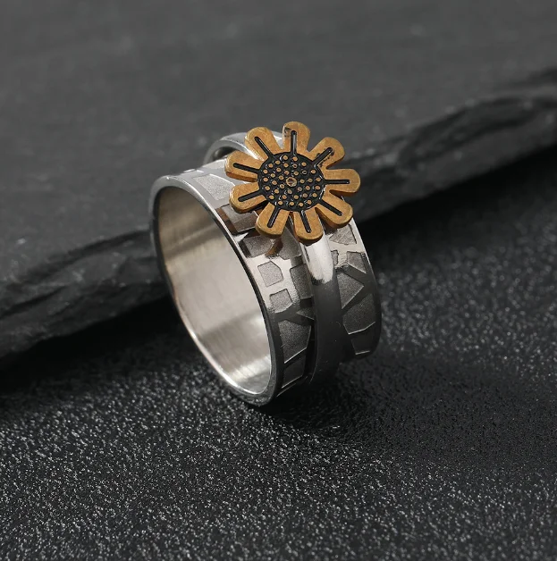 Anillo de acero de titanio para aliviar el estrés, joyería de moda, flor giratoria creativa, patrón de Luna y estrella grabada