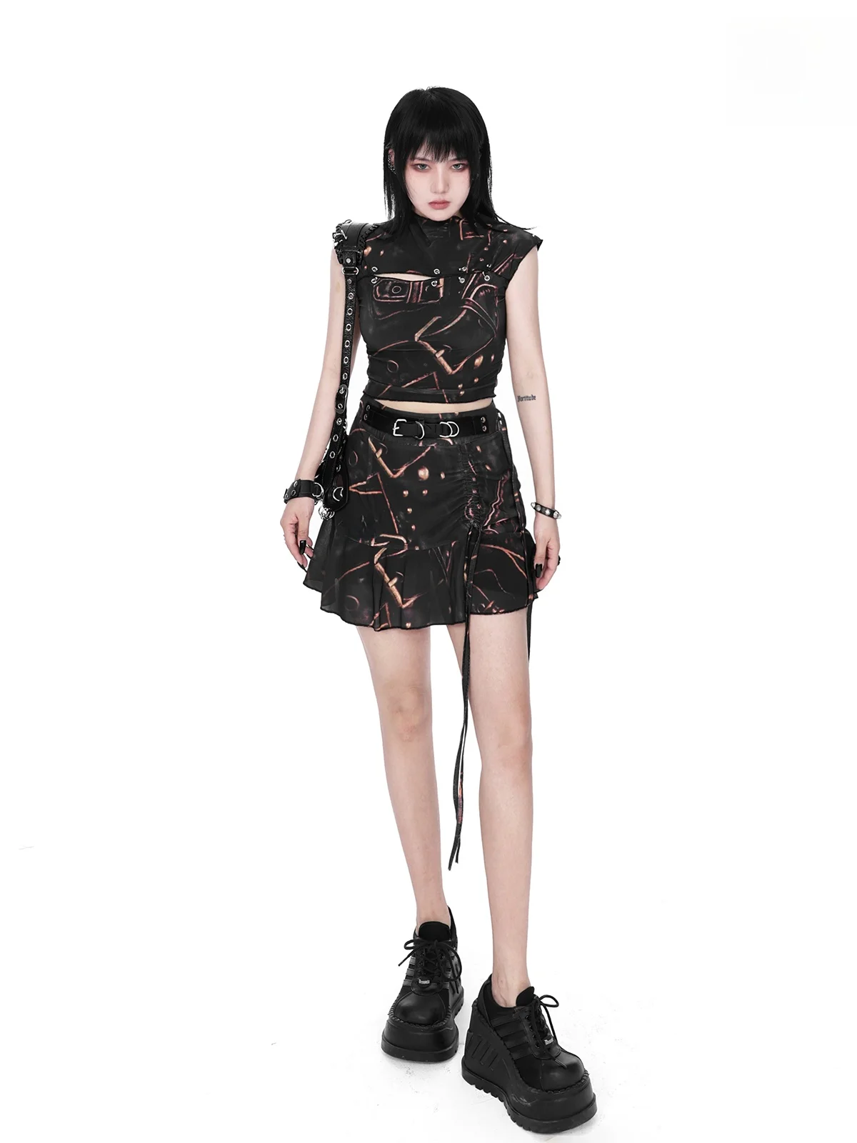 YUBABY Punk Style Metal Ring Embellished Arm Covering Vest Short Top Women's Fashion Shoulder Pad Metal Ring Studded Vest