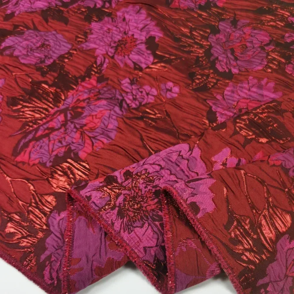 

Розово-красная жаккардовая ткань для шитья, одежда из металлической проволоки, платье, ветровка, модная парча, креативная тканевая ткань