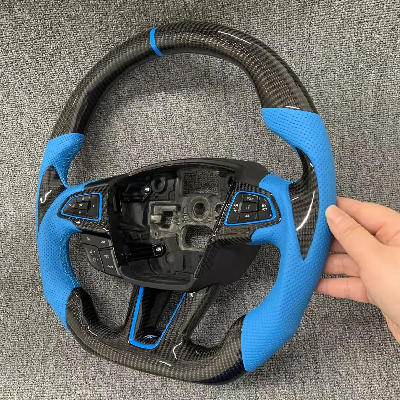Blaues Leder 100% Carbon-Faser Maßgefertigtes Lenkrad Passend für Ford Focus MK3 2014-2018 Sport-Lenkrad Zubehör – Detail 3