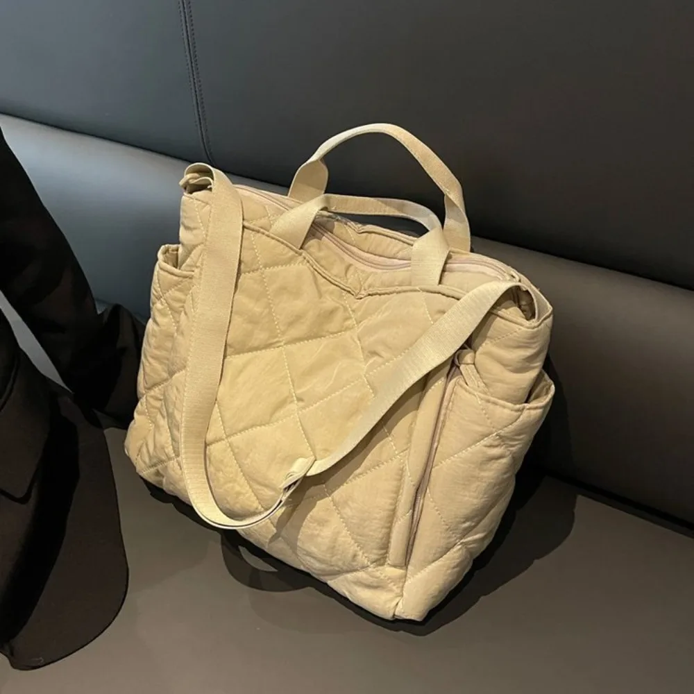 Simpatica borsa a tracolla scozzese in stile coreano Borsa imbottita trapuntata casual di grande capacità Borsa in piumino di cotone spaziale tinta unita per impiegati
