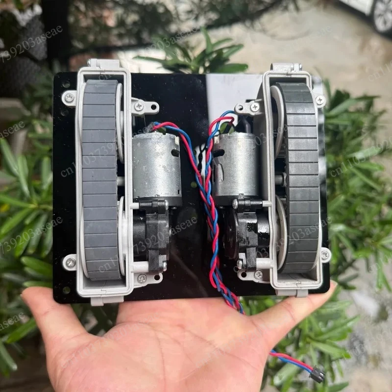 A pair of crawler wheel motors, window cleaning robot motor DIY tank toy wheels