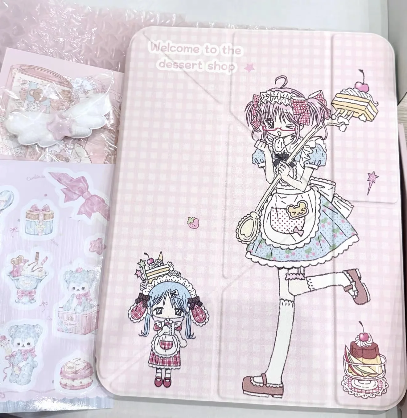 

Оригинальный плоский корпус, складная направляющая-слайдер (3+y), раздельный дизайн, материал: кожа и акрил, подходит для iPad.