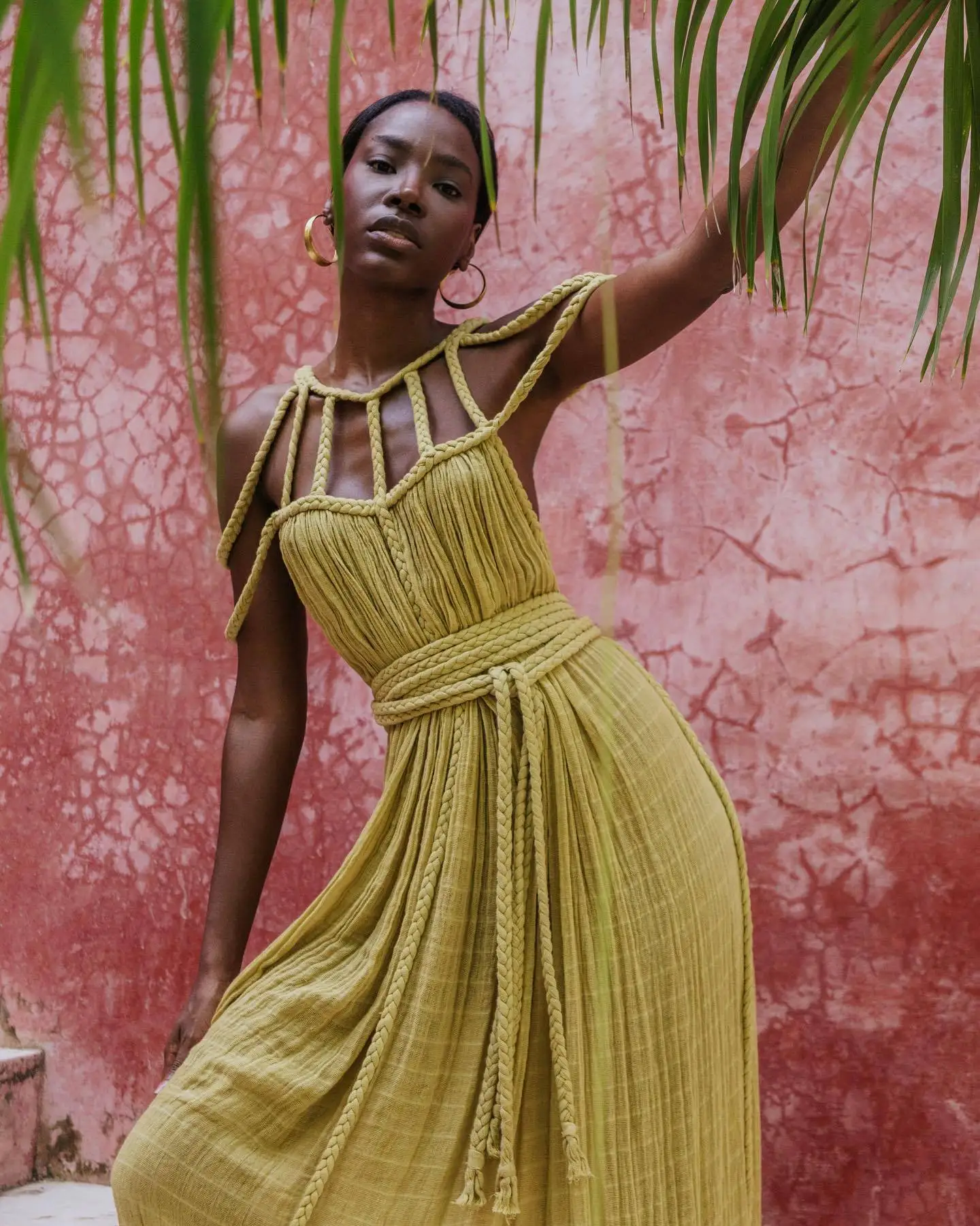 Vacaciones de verano mujeres Sexy Crochet corte fuera del hombro espalda descubierta Halter Vestido de playa suelto sin mangas espalda descubierta fiesta