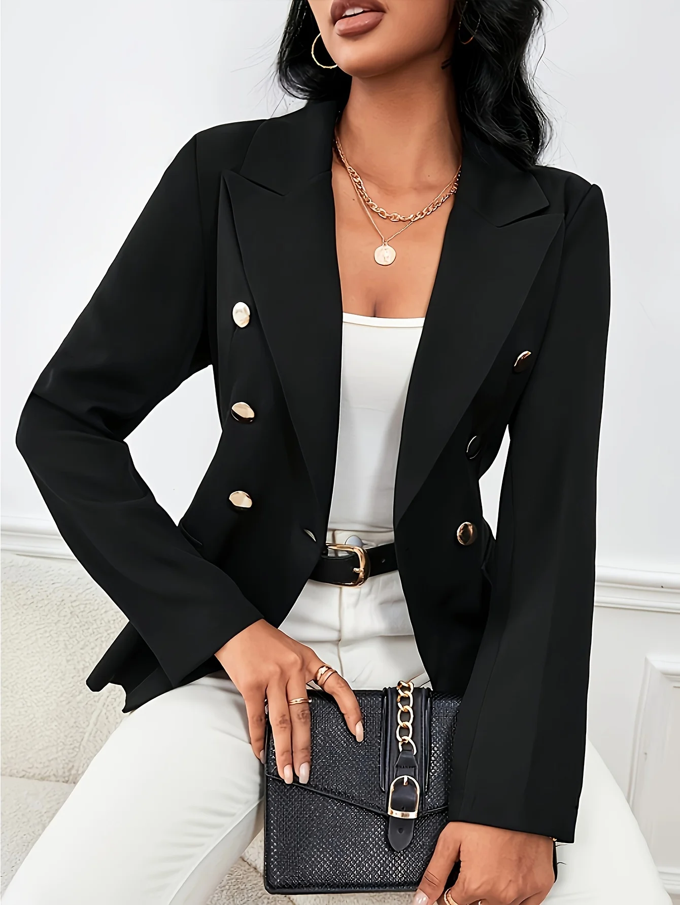 

A solid-colored long-sleeved double-buttoned suit jacket, perfect for business attire and versatile outfits.