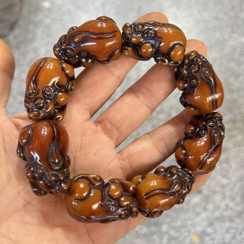 

New Style Old Honey Fashion Amber Old Wax Bracelet Carved Pixiu Unisex Bracelet Specifications Approx35*28*18