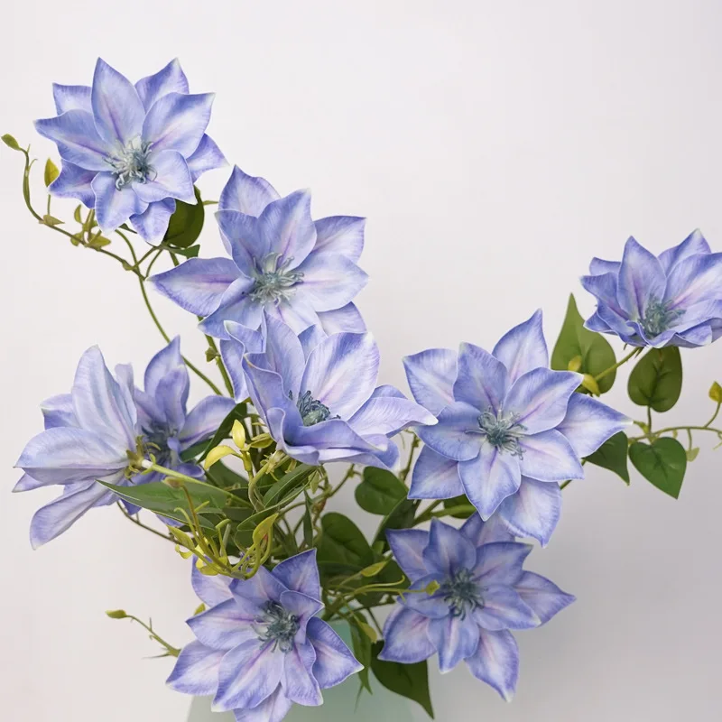 4 Stück Künstliche Clematis-Blumen mit Naturgetreuem Aussehen Luxuriöse Wohnzimmerdekoration Hochzeit Party Tisch Kunstblumen-Arrangement – Detail 5