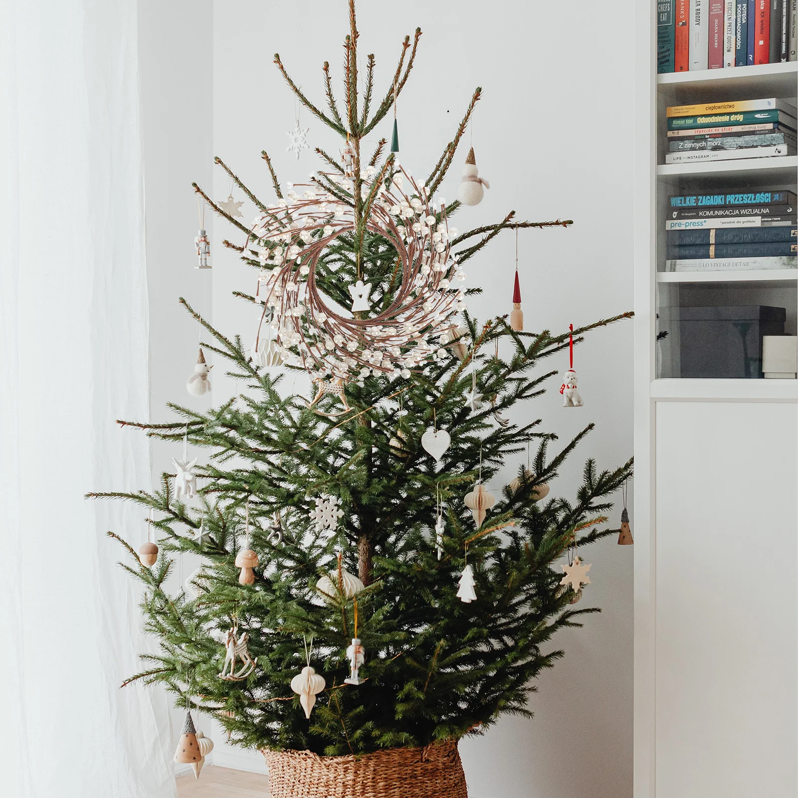 

1pc Simulation Pearl Garland Christmas Wreath Holiday Party Decor Handmade Festival Ornament Indoor Wall Door Hanging