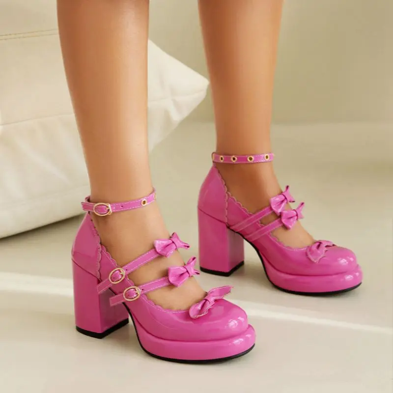 REAVE CAT الحلو جينس النساء مضخات جولة تو حذاء بكعب سميك منصة مشبك حزام Bowknot حجم 41 42 43 الفتيات الأحذية اليومية