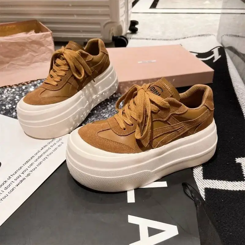 الشقق منصة النساء أحذية رياضية غير رسمية الاتجاه موضة جديدة الصيف أحذية رياضية صناديل للنساء المشي الدانتيل يصل Zapatillas De Mujer