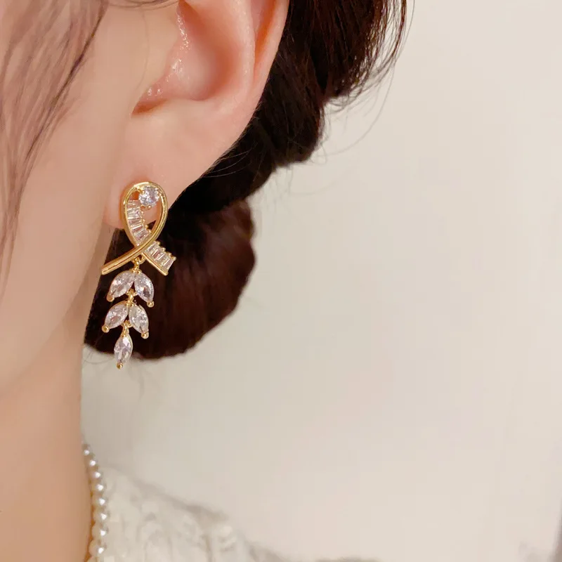 Summer New Fashionable and Exquisite Sparkling Micro Inlaid Zircon Bow Wheat Ears Tassel Light Luxury Versatile Earrings