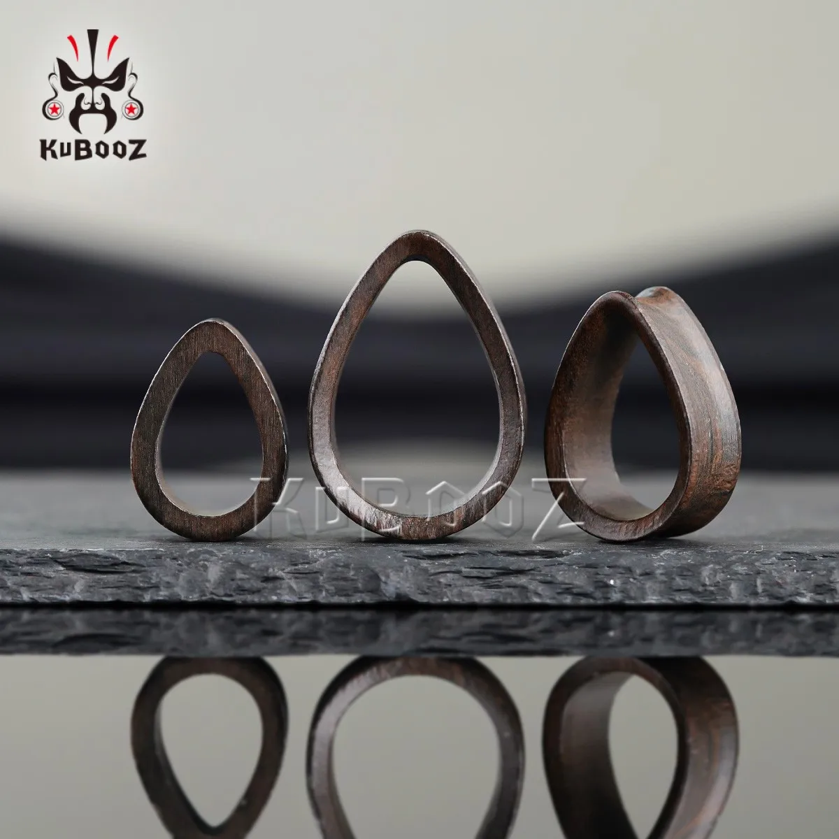 KUBOOZ Orzechowe Drewniane Tunele do Uszu w Kształcie Kropli - Rozpychacze 8 - 30mm - Biżuteria do Piercingu Ciała - 1 Para