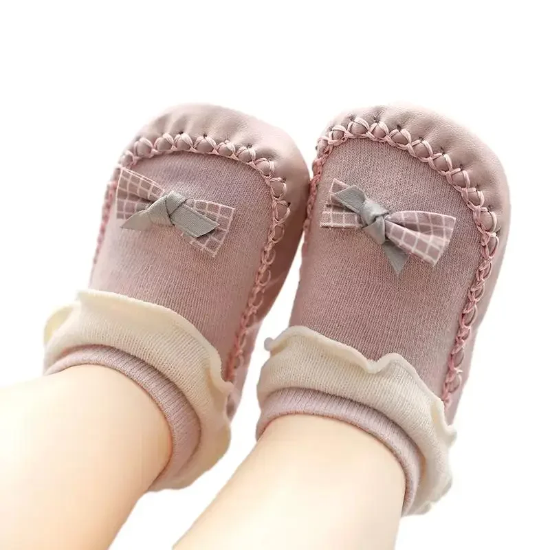 Sapatos bowknot para criança com sola macia, estilo princesa, antiderrapante, meias recém-nascidas, fofas, couro PU, com bordas, bebê, 6-18 meses,