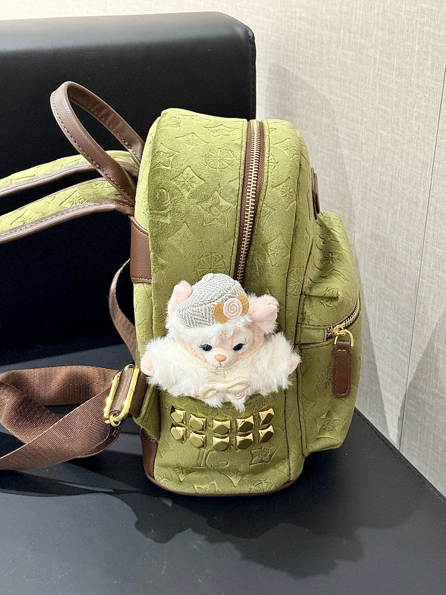 amiciyah-velvet-shoulder-bag-for-women-large-capacity-commuter-backpack-vintage-fashion-student-bag-sweet-lady-style-zipper-c