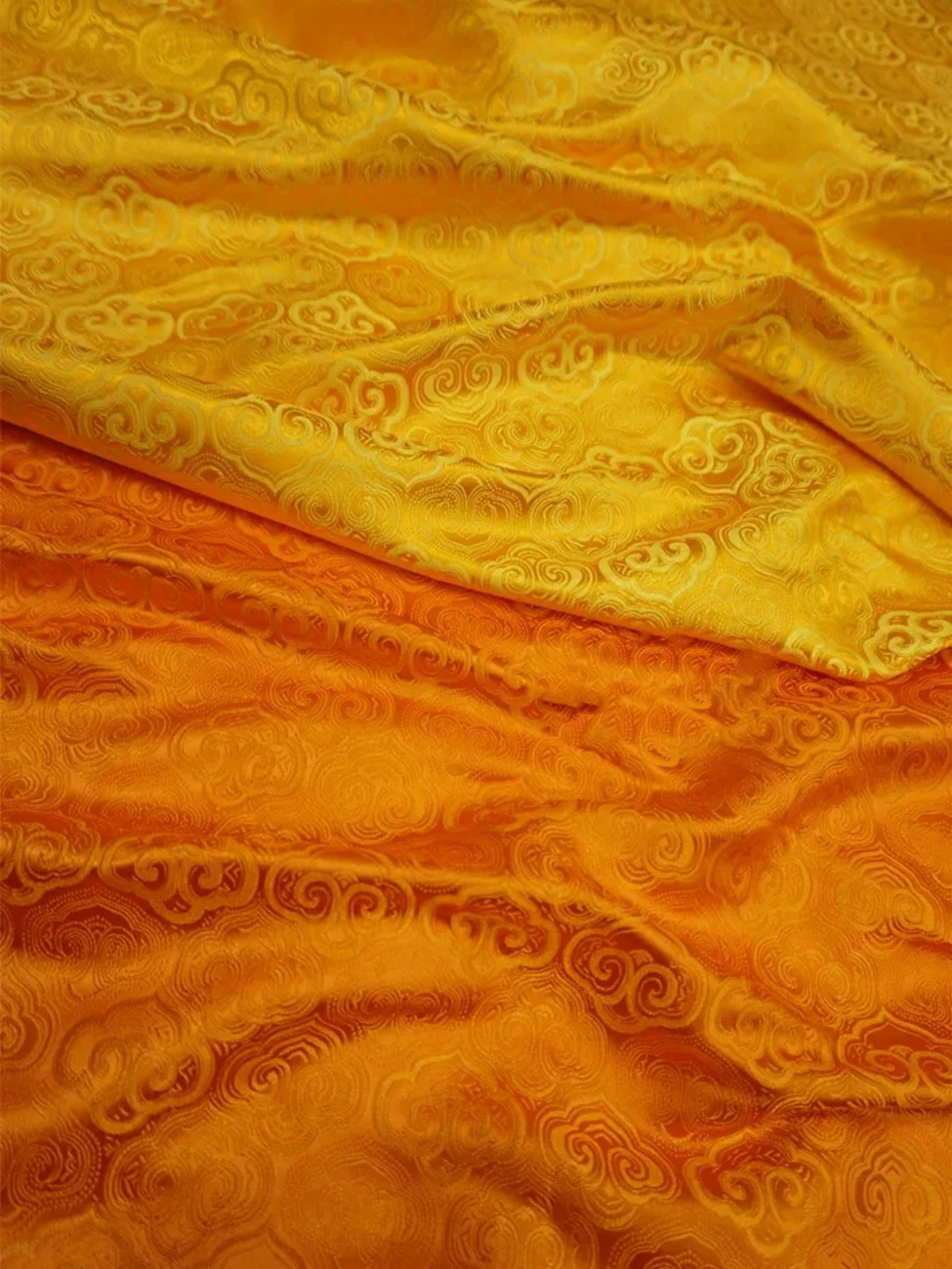 Ruyi Tou Xiangyun Pattern Natural Color Jacquard Song Brocade Weaving Satin Fabric Silk Satin Fabric
