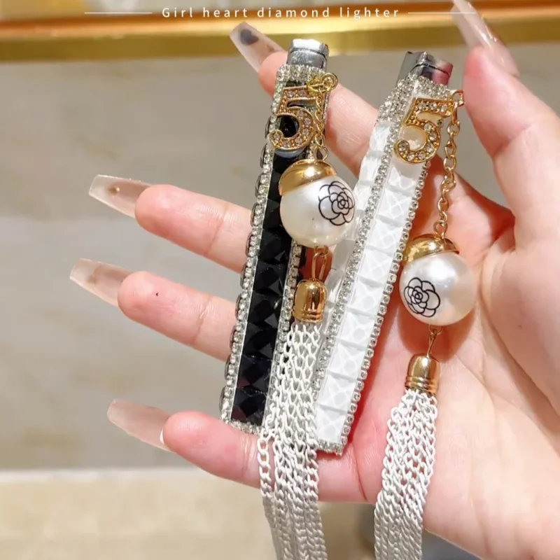 Fashionable Luxury Diamond Studded Tassel Lighter Metal Unusual Portable Butane Inflatable Lighter Women\'s Smoking Gift