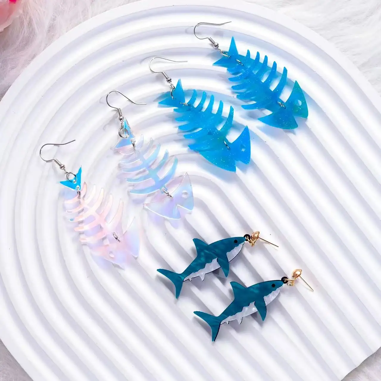 1 piece of  the fun cartoon pendant spliced fishbone earrings Fashionable sweet temperament earrings