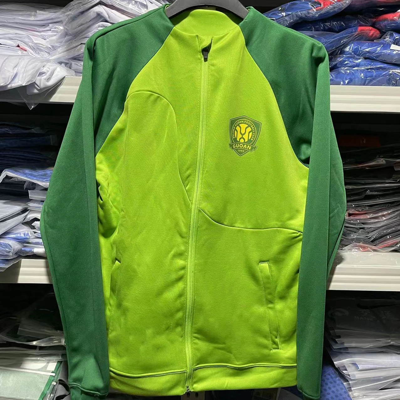 veste-a-manches-longues-beijing-guoan-fermeture-eclair-integrale-uniforme-d'entrainement-de-football-collection-2023-super-ligue-chinoise-vetements-de-voyage-sport-et-fitness