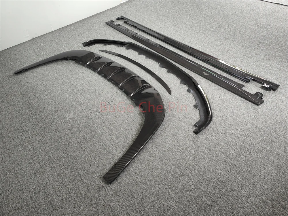 

Подходит для нового комплекта кузова из углеродного волокна Bentley Flying Spur, передних и задних диффузоров, боковых юбок, задних спойлеров.