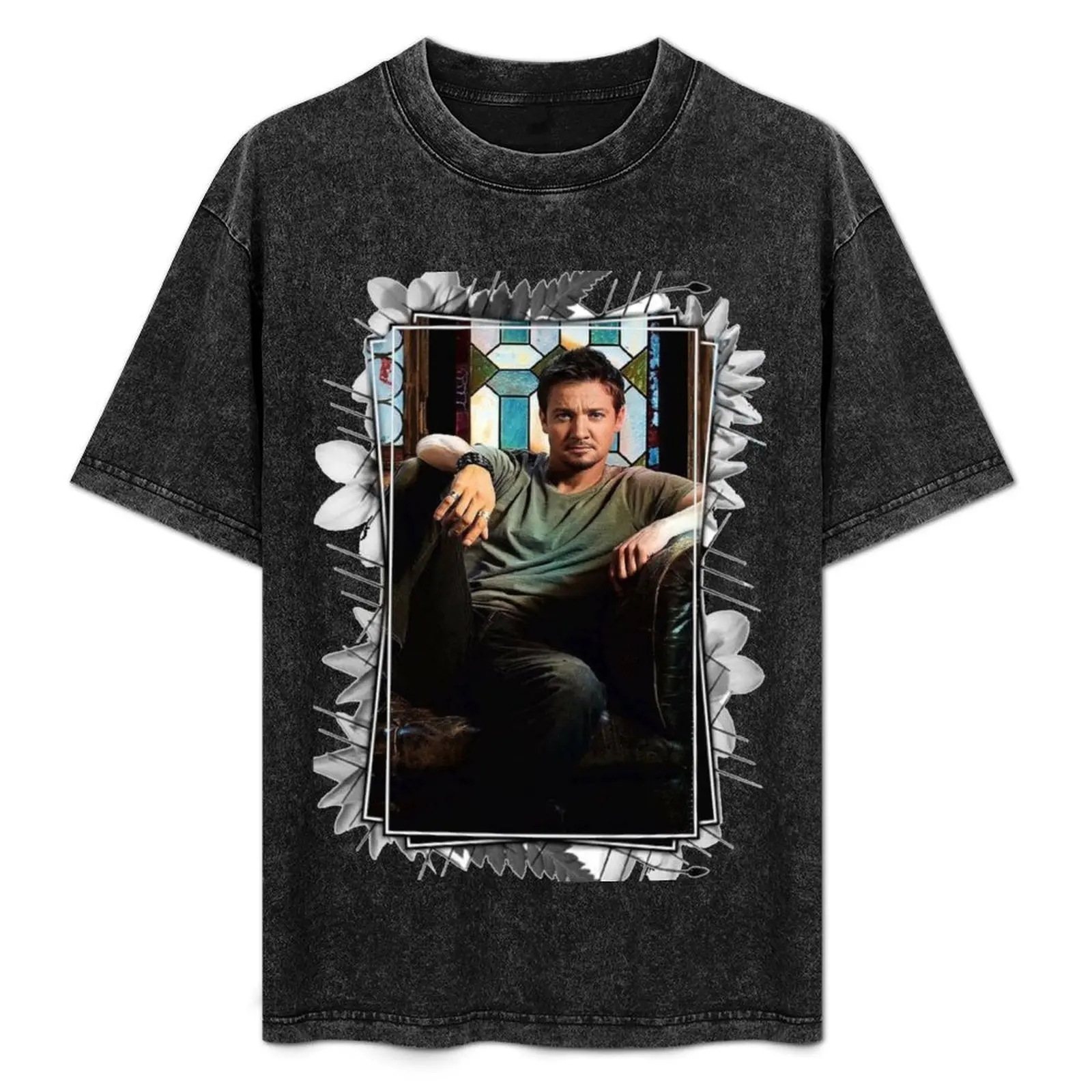 

Jeremy Renner - Leaf Frame T-Shirt Plus Size Basic Cotton T-Shirt