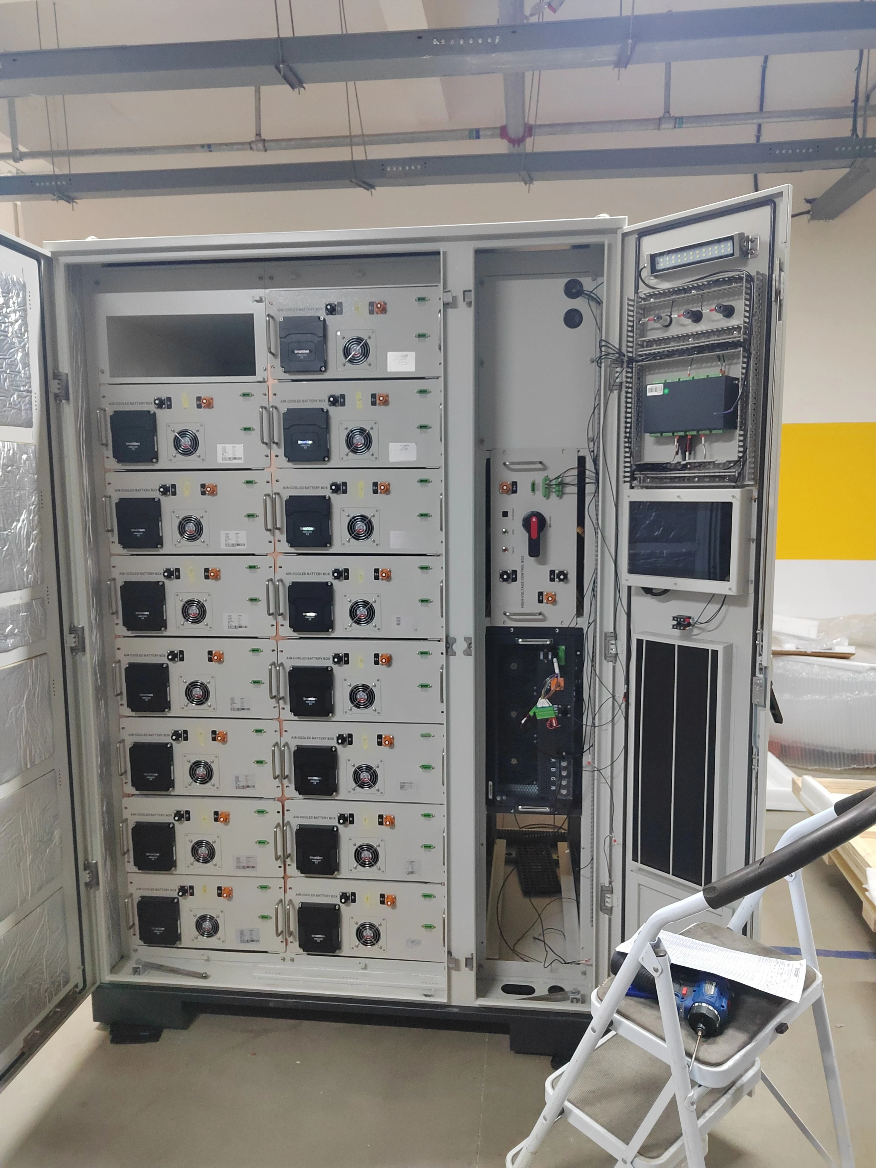 نظام تخزين 100KW مع نظام EMS والطاقة الكهروضوئية 215kWh 241kWh بطارية خزانة تعمل بالطاقة الشمسية لتبريد الهواء في الهواء الطلق Lifepo4 Type #2