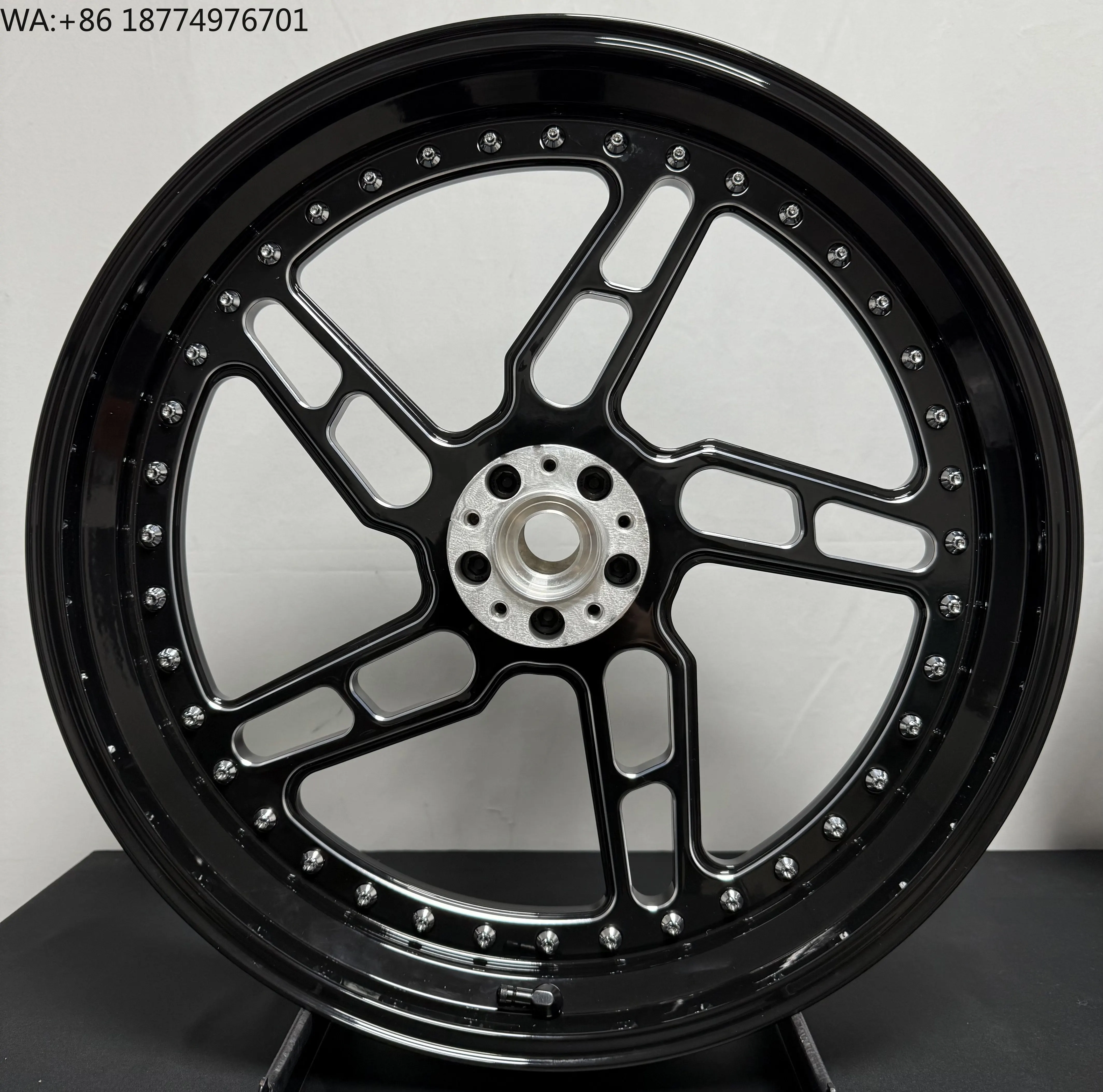 

Suitable for Harley Davidson Touring Softail Dyna 2000-2024 Forged Aluminum Alloy 6061 T6 Wheel Hubs - CNC Lightweight Wheels