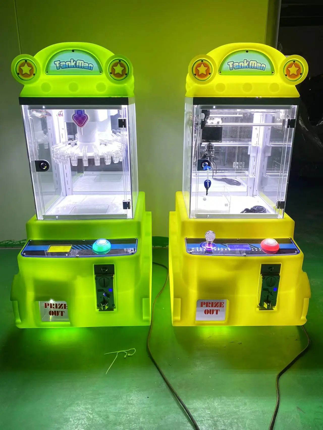 Coin Operated Wholesale Mini Tanks Man Kids Clip Game Machine Gift Toy Vending Amusemt Machine for FEC