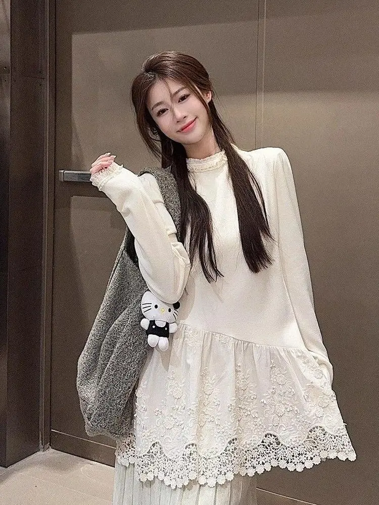 

Женская осенне-зимняя базовая футболка из бархата с кружевной отделкой, винтажный топ с оригинальным дизайном и вставками, кружевная блузка для женщин