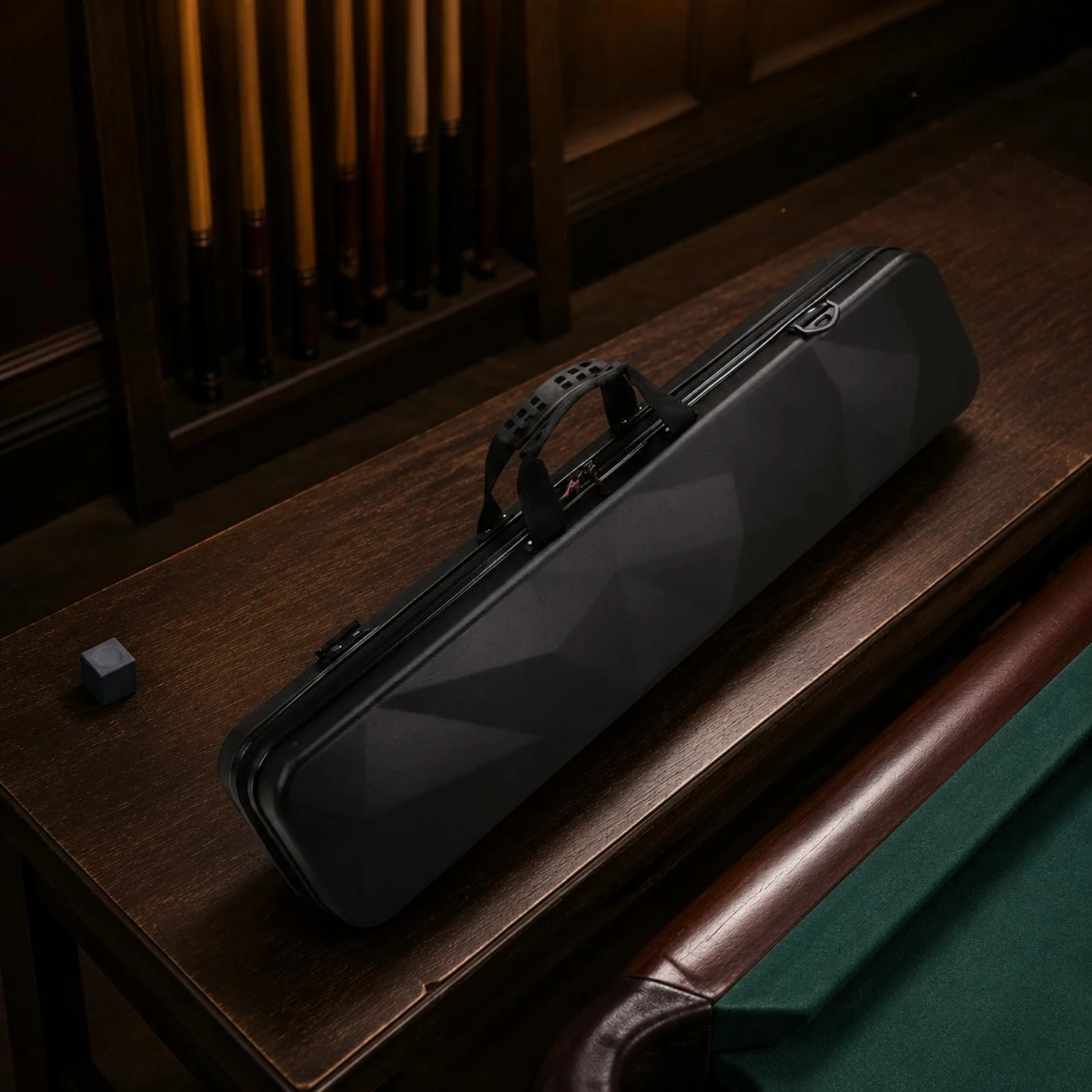 Smooth Hard Exterior Sports Storage Case Hard Shell Cue Case with Customized Slots for Billiard Equipment Storage