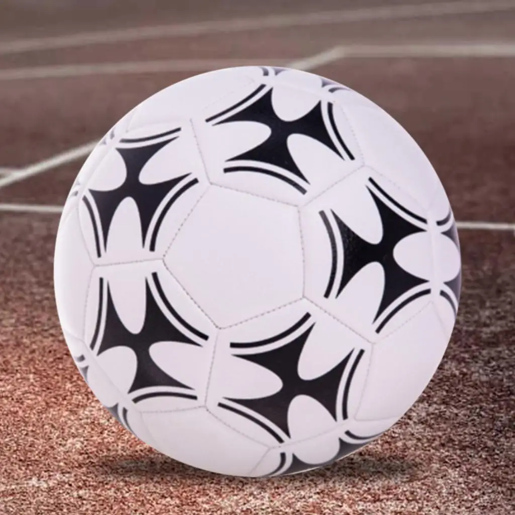 Bola de futebol branca preta tamanho 4 padrão jogando futebol de treinamento