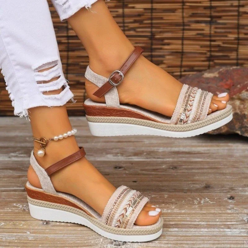 

Straw Woven Rhinestone Sparkling Slope Heel Thick Soled Sandals 2025 Summer New Simple Fashion Buckle High Heels Women Shoes