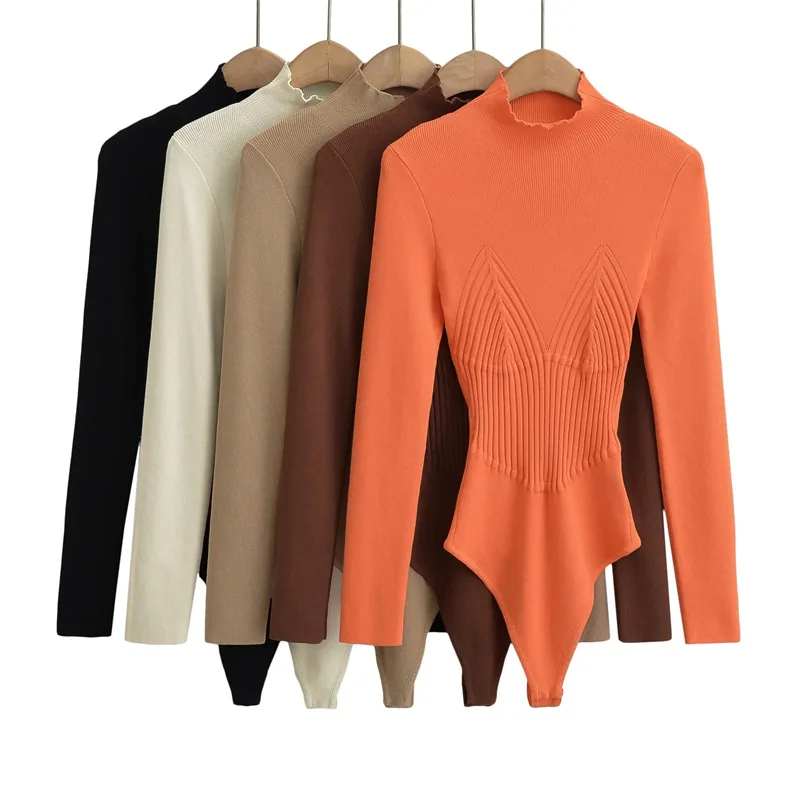 بدلة نسائية محبوكة بأكمام طويلة ورقبة عالية