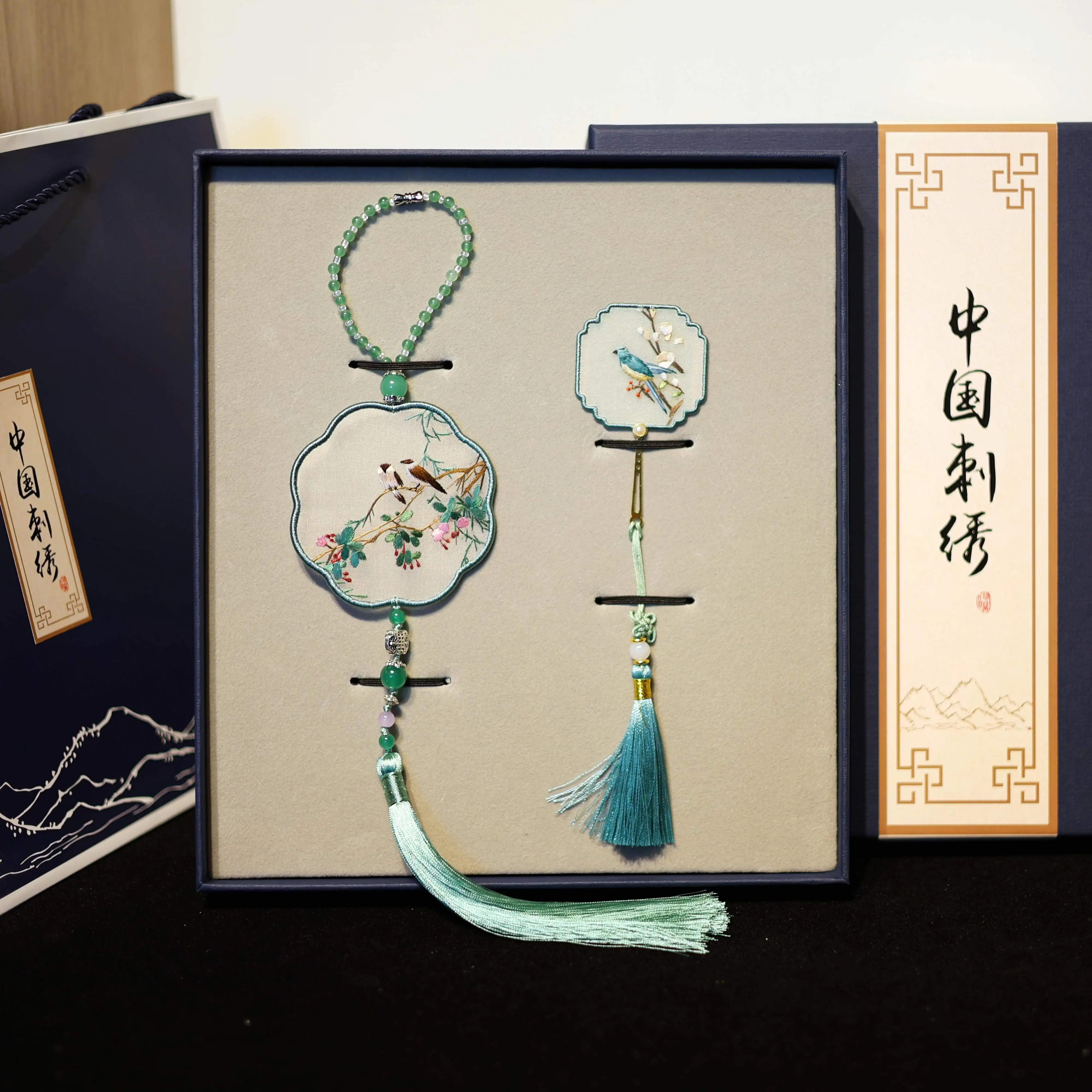 Suzhou Embroidery Handmade Embroidery Car Hanging Bookmark Set Chinese Characteristic Souvenir Silk Fabric Gifts Abroad