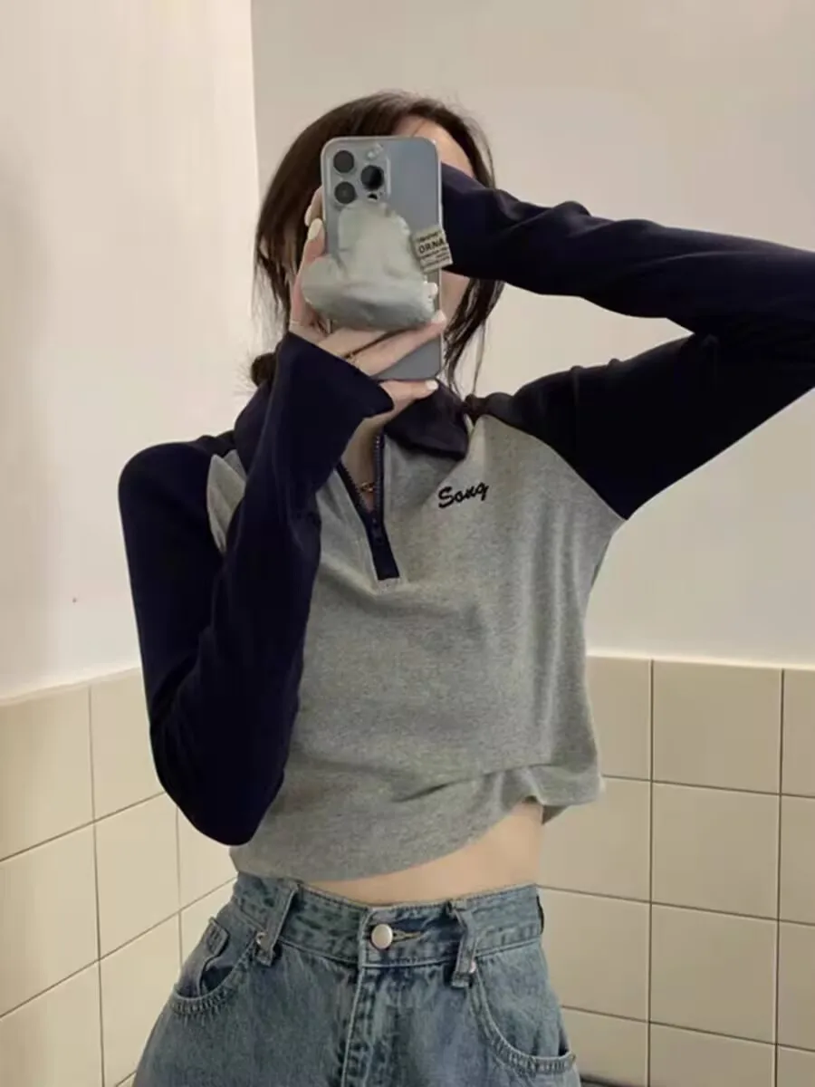 Damska koszulka polo z golfem na jesień 2025, styl koreański, dopasowany krój, długi rękaw, kontrastowe kolory, casualowy top do modnej odzieży wewnętrznej, styl preppy.