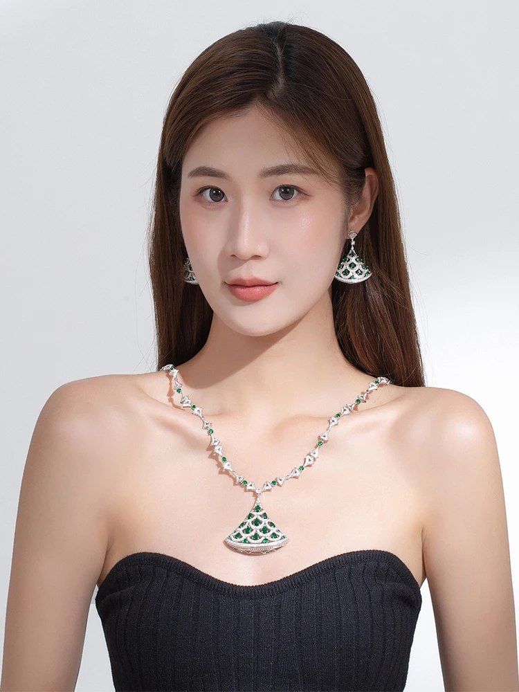 long-emerald-green-fan-shaped-necklace-and-earrings-set-for-evening-ball-dress-fashion-jewelry-accessories-combination-set