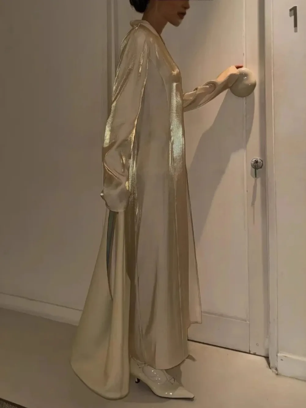 2025 moda de verano nuevo vestido elegante de mujer dorado brillante con cuello en V dividido Sexy estilo callejero levante vestido largo