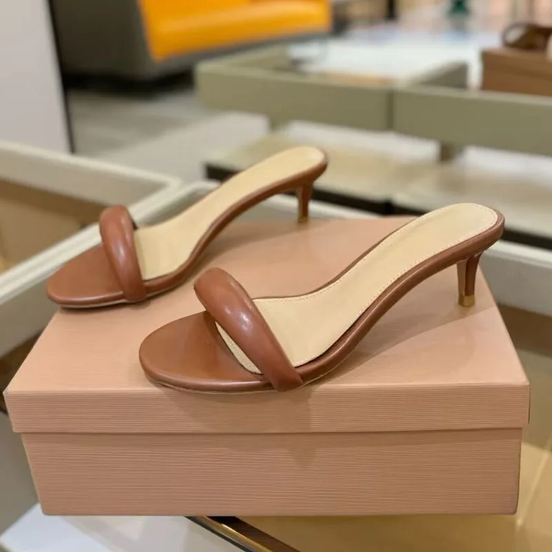 Nuovo 2025 Pantofole in vera pelle con cinturino in tinta unita da donna Open Toe Sandali con tacco alto sottile Scarpe da sera sexy estive