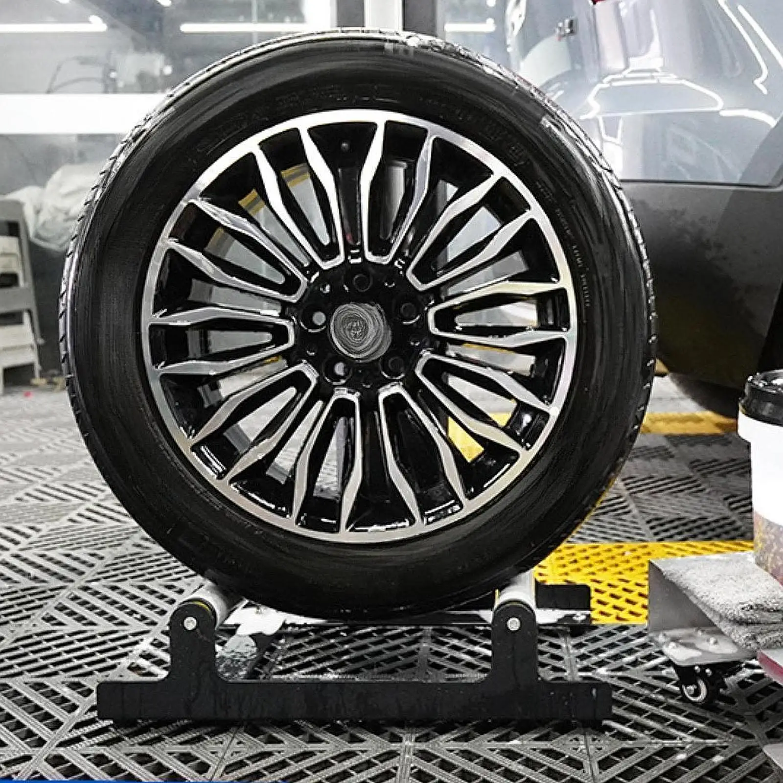 Polishes Rolling Wheel Detailing Stand Wheel & Tire Car Detailing Roller for Cleaning, Ceramic Coating Garage Car Wheel Wash