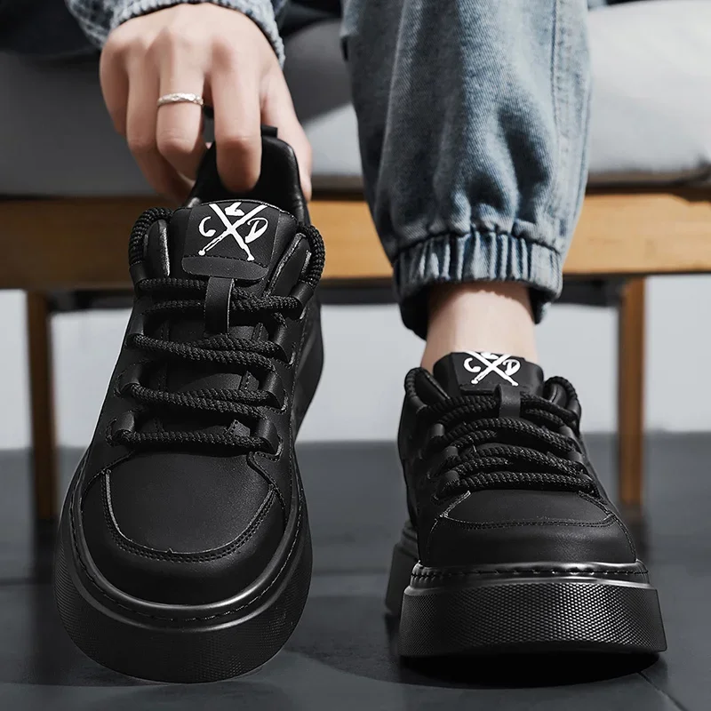 Summer New Low-top Casual Shoes Lightweight Comfortable Soft Sole Korean Version Lace-up Fashion Sports Shoes Men's Board Shoes