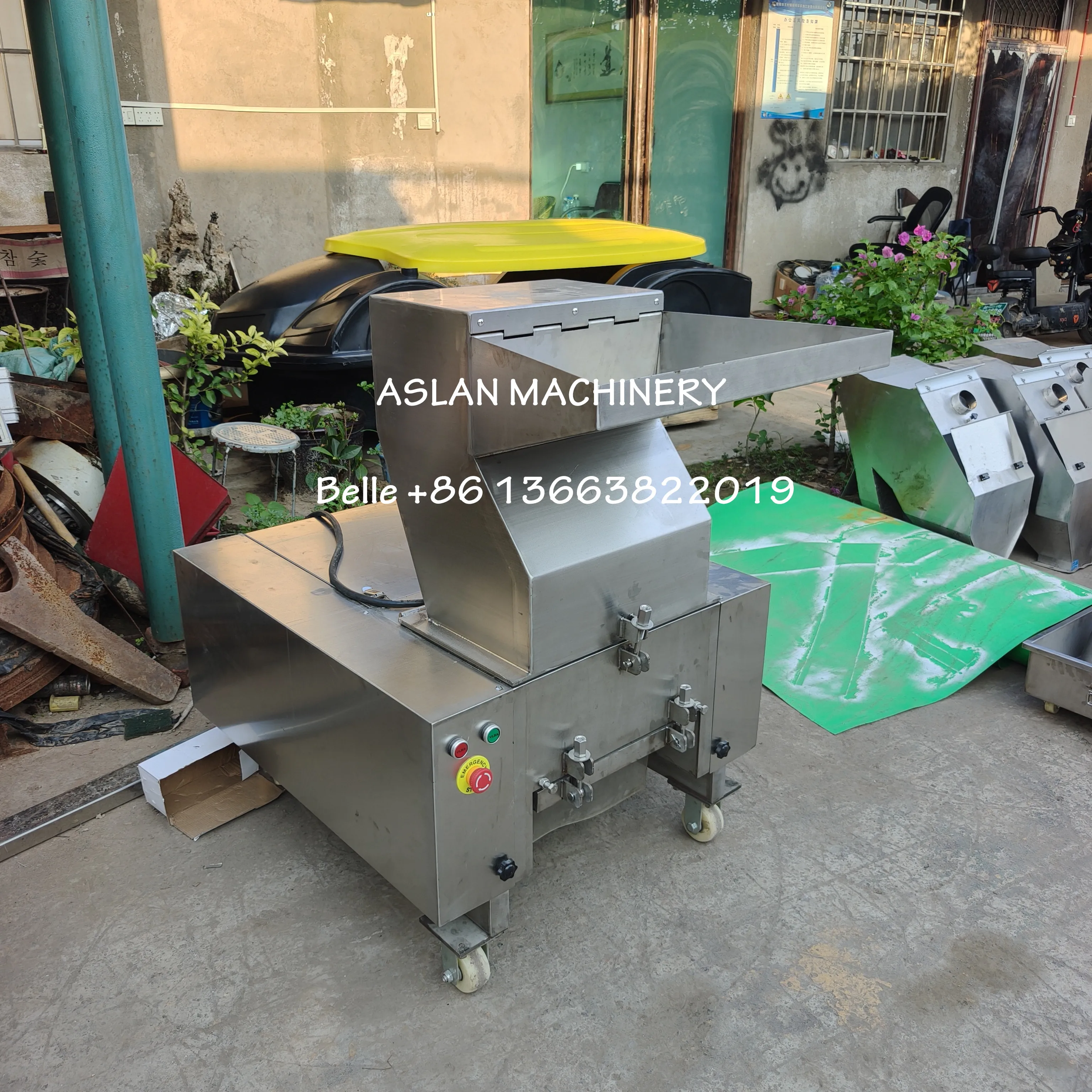 Food Grade Bone Coarse Crusher SUS304 Frozen Meat Block Breaking Machine For Pet Food Bone Meal Production