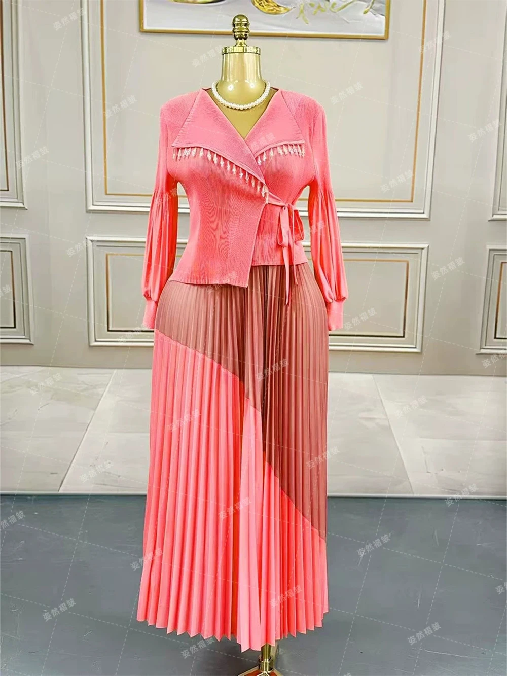 Plus Size Damen leichtes, reifes, gefälschtes zweiteiliges Faltenkleid, farblich passender Faltenrock, Temperament, langer Rock-GZXX987